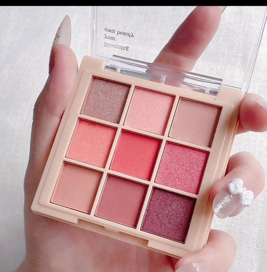 9-Color Eyeshadow Palette