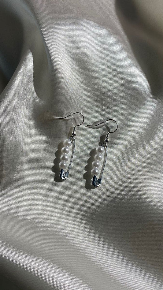 Safety Pins Pearl Set - Handmade